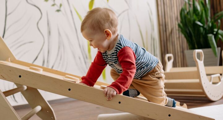 Illustratie bij: Paniek bij kinderopvang in België: oma neemt per ongeluk verkeerde peuter mee naar huis