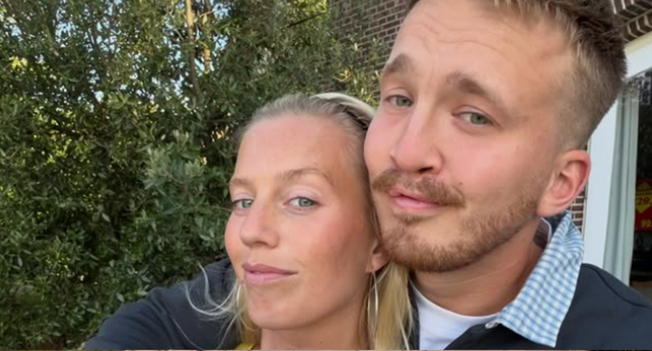 Illustratie bij: Rapper Snelle en zijn verloofde Sterre delen babynieuws: ‘Zwanger en zanger’
