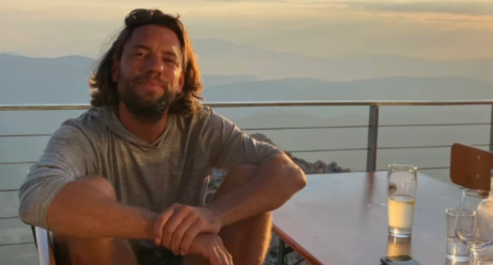 Illustratie bij: Thomas Dekker vol lof over partner Debby na verlies van hun kindje: ‘Fragiel voelt het soms’