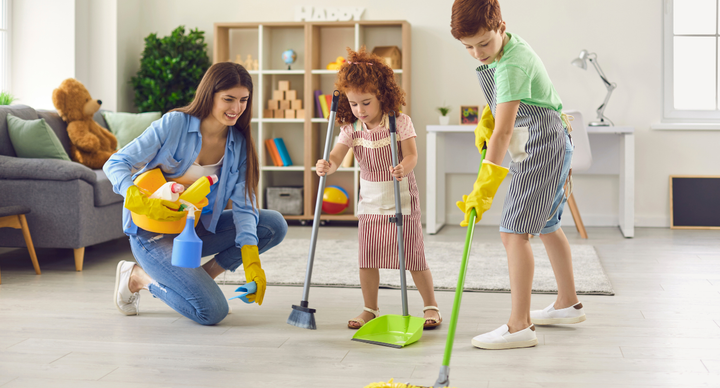 Illustratie bij: Wie als kind thuis moest helpen schoonmaken, hanteert later vaak deze 7 opvallende huisregels