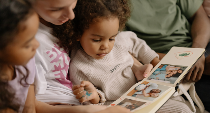 Illustratie bij: Nooit meer achterlopen met het fotoboek van je kind dankzij Little Chapters