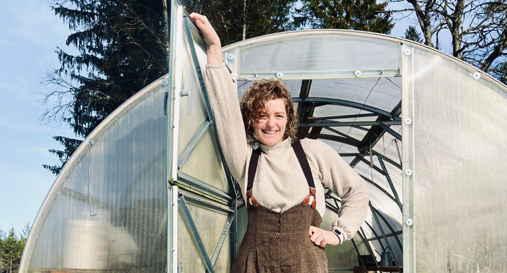 Illustratie bij: Anne woont met haar gezin in de Zweedse bossen: ‘De was doe ik als de zon schijnt, anders is de stroom op’