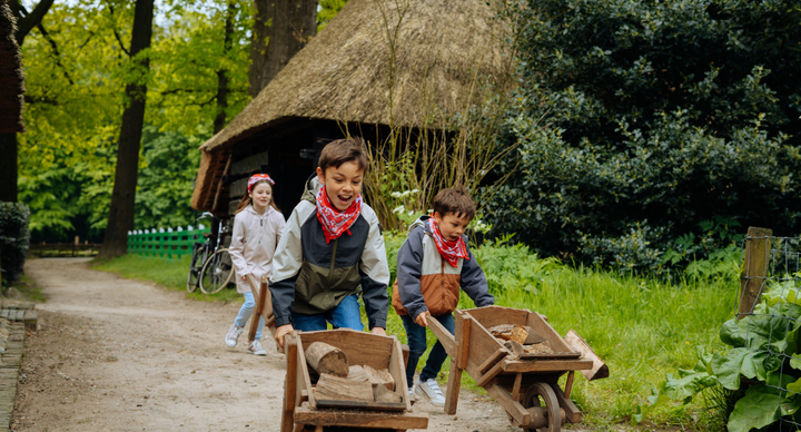 Kind maakt vriendjes op vakantie: bijzonder verhaal