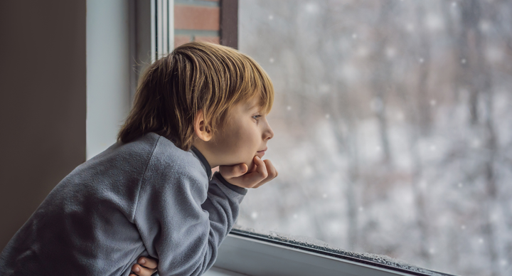 Illustratie bij: Voelde je je als kind vaak eenzaam? Deze 6 gewoontes kun je daar later aan overhouden