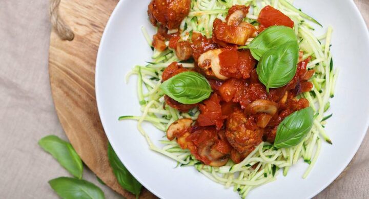 lichte courgetti met groenteballetjes