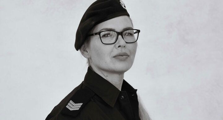 portret defensie Laura