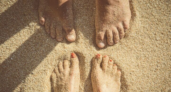 in zomer stiekem naar strand