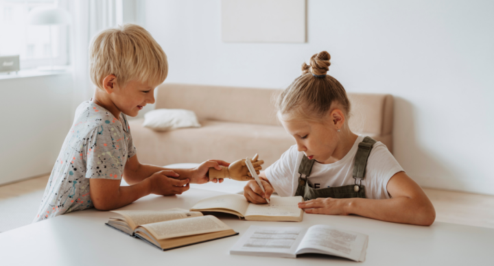 Illustratie bij: Sociale vaardigheden: 11 essentiële skills voor je kleine