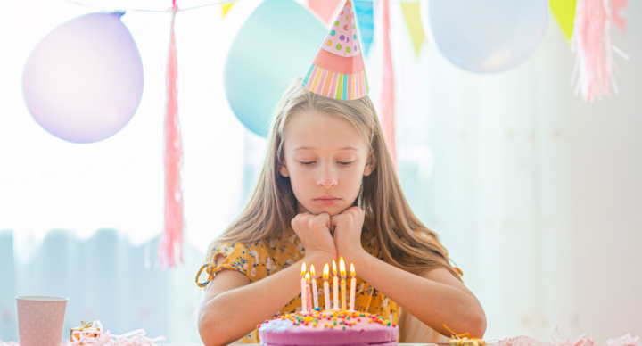 Illustratie bij: Bianca: ‘Mijn nieuwe vriend en ex vlogen elkaar in de haren op het verjaardagsfeestje van mijn dochter’