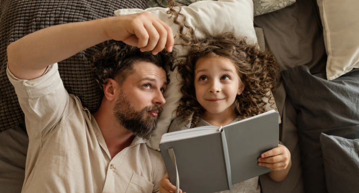 papa en dochter meisje boek lezen