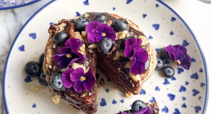 Illustratie bij: Om te smullen: recept voor gezonde chocolade-bananenpannenkoeken