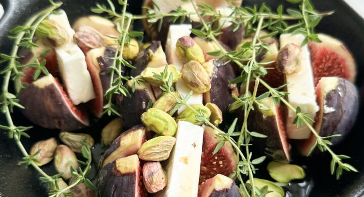 Illustratie bij: Gebakken vijgen met feta en honing: Het perfecte zomergerecht
