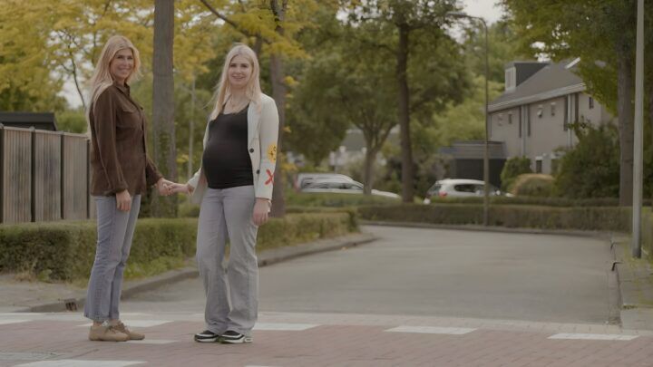 vier handen op éen buik