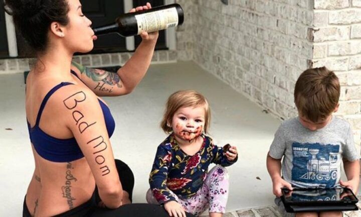 foto-bad-mom-massaal-geliket