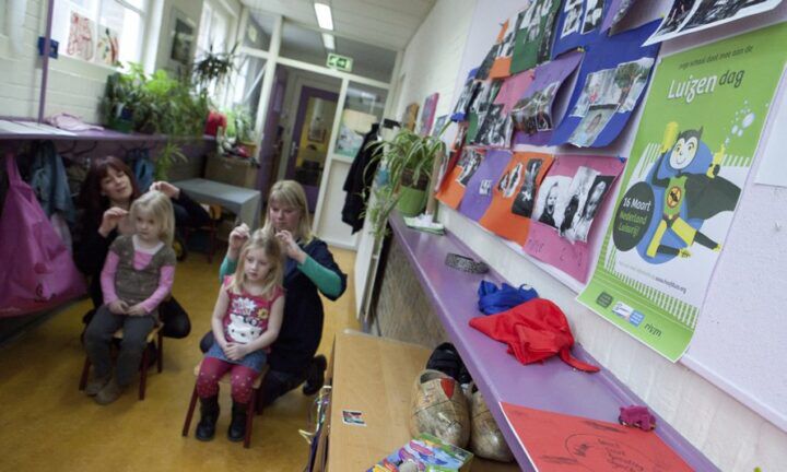 hanneke-weigert-helpen-school-zoon