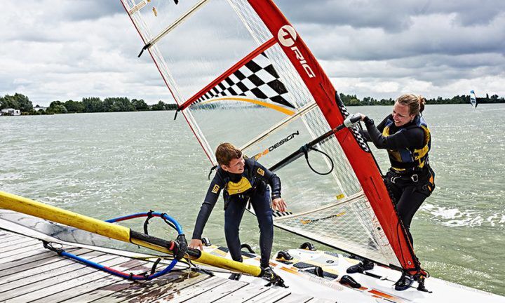 Illustratie bij: Op surfles met je zoon