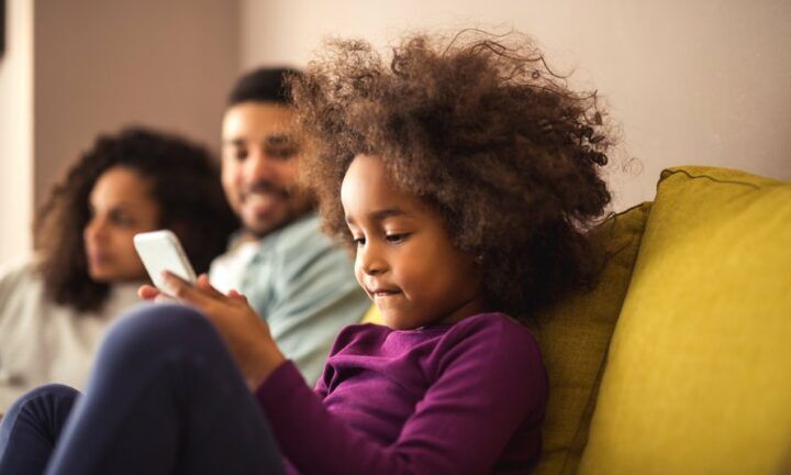 Illustratie bij: Steeds meer kleuters krijgen een mobiele telefoon