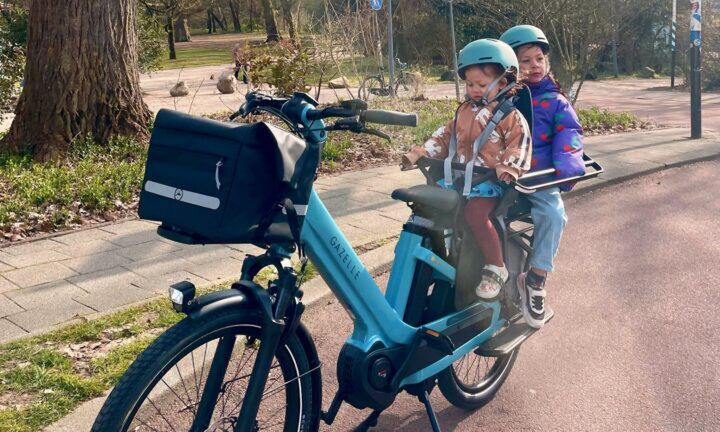 Illustratie bij: Gazelle Cabby: dé e-bike voor ouders die alles willen meenemen (inclusief de kids)