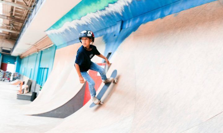 Illustratie bij: 5x leuke indoor skateparken