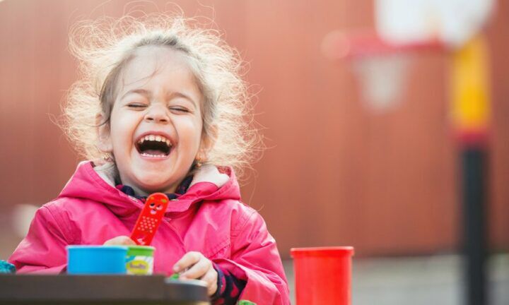 onderzoek-kinderen-lachen-leren-beter