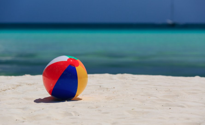 kind-kwijt-op-strand