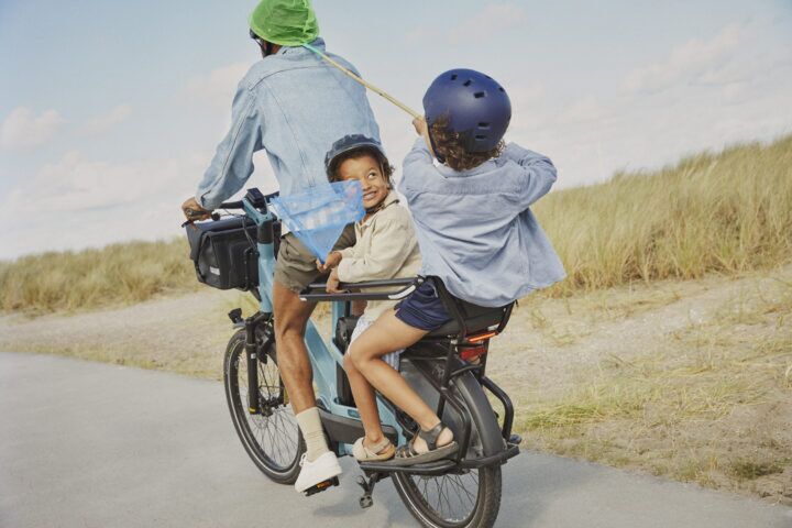 Illustratie bij: Achterop kan álles! Waarom de Gazelle Cabby dé fiets is voor drukke mama’s
