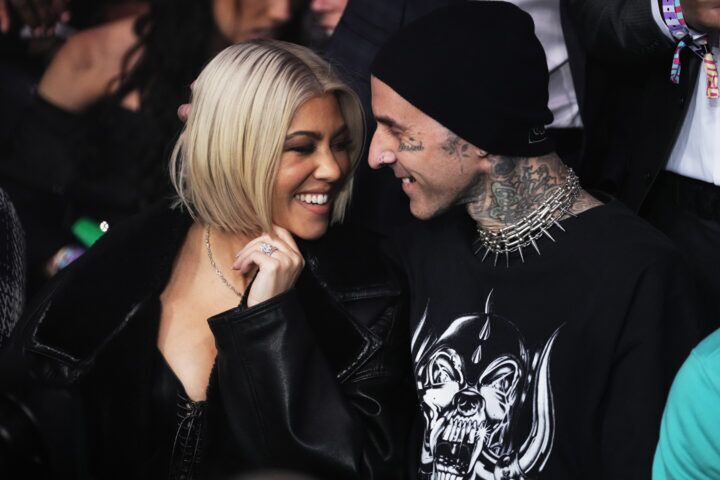 Illustratie bij: Hoera! Kourtney Kardashian en Travis Barker krijgen een…