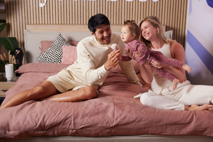 Illustratie bij: Ontwaak op je best: ‘Iedere ochtend nemen we onze dochter bij ons in bed’