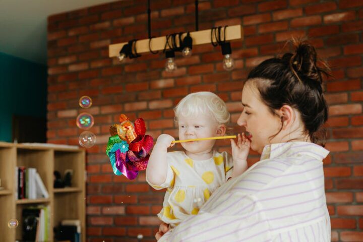 Illustratie bij: Comfortabel en stijlvol: dit is wat je aantrekt als je met je kinderen op stap gaat