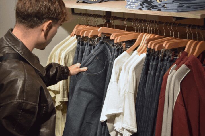 Illustratie bij: Waarom jouw partner ook wel eens een kleding-upgrade verdient