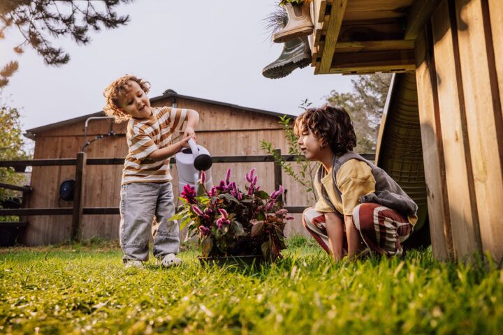 Illustratie bij: Kinderen spelen te weinig buiten: deze gouden tip laat je kind iedere dag genoeg én veilig spelen