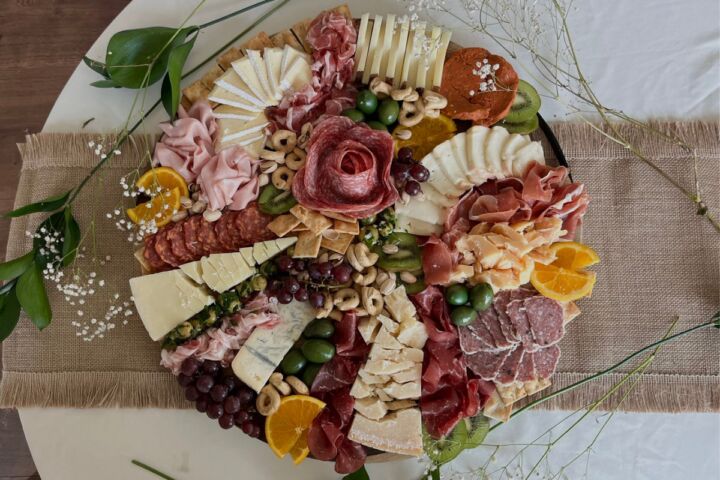 Illustratie bij: Feestje zonder stress, boodschappen en afwas? Dit is de ultieme luxe voor elke moeder