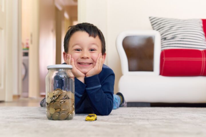 Illustratie bij: Van kinderrekening tot spaardoel: kinderen leren steeds jonger omgaan met geld
