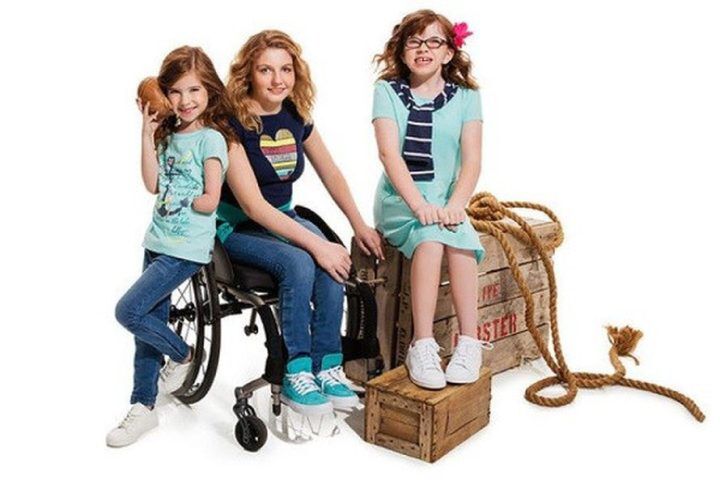 Illustratie bij: Tommy Hilfiger ontwerpt kledinglijn voor kinderen met een handicap