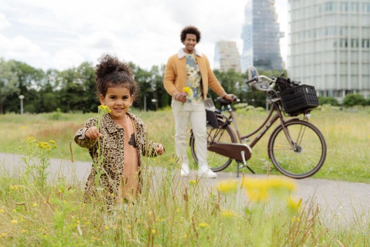 Illustratie bij: Met de kleintjes achterop: zo fiets je veilig en comfortabel met het hele gezin