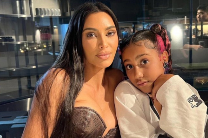 Illustratie bij: Kim Kardashian  reageert op kritiek: Zwaar om alleenstaande moeder te zijn, ondanks chef-koks en nanny’s