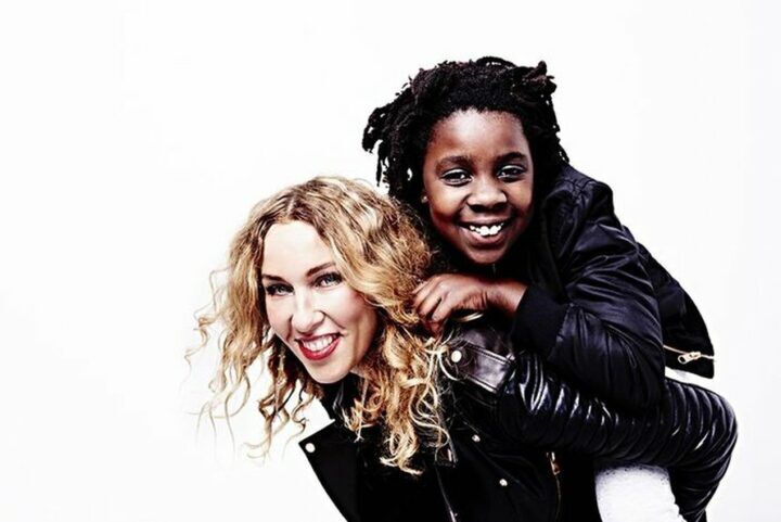 Illustratie bij: Adoptieperikelen: Claudia Straatmans heeft genoeg van de brutale vragen