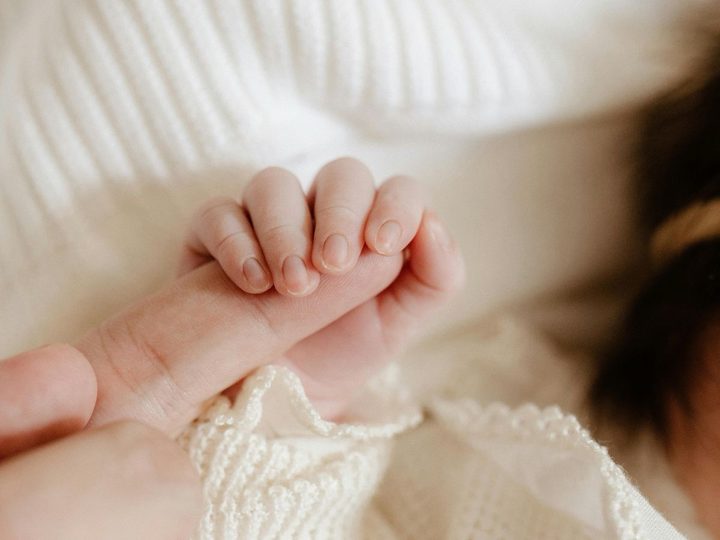 Illustratie bij: Charlotte: ‘Mijn moeder gebruikt de tweede naam van mijn dochter omdat ze haar echte naam niet mooi vindt’