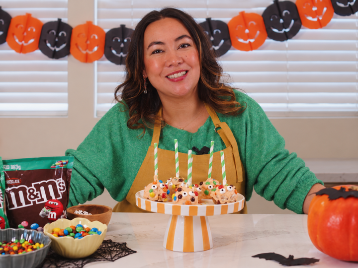 Illustratie bij: Halloween movie night? Deze griezelig lekkere snacks met M&M’S maken het feestje compleet