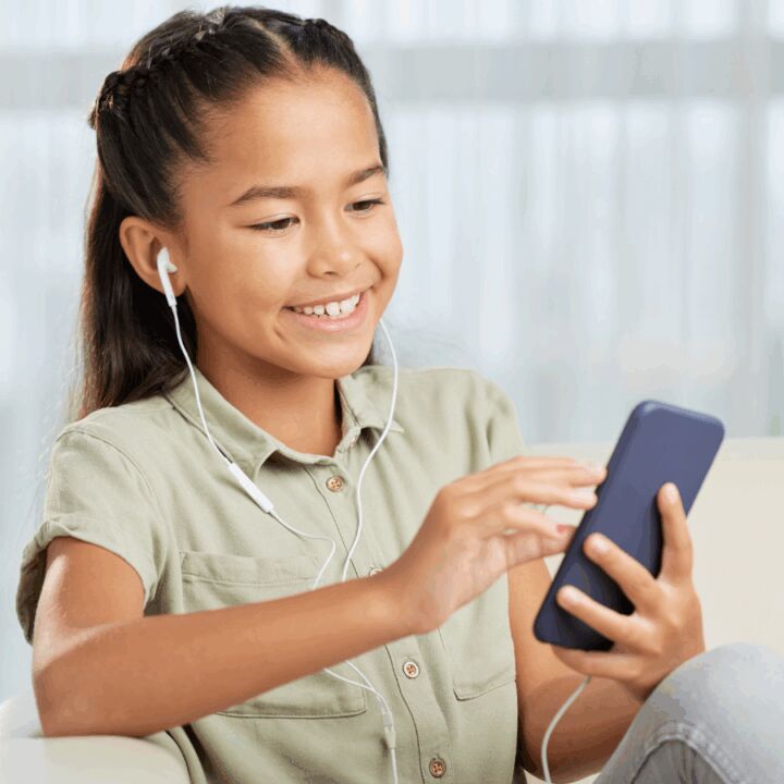 Illustratie bij: Een weekend zónder smartphone: ‘We ontdekten dat ze geen smartphone nodig heeft om bereikbaar te zijn’