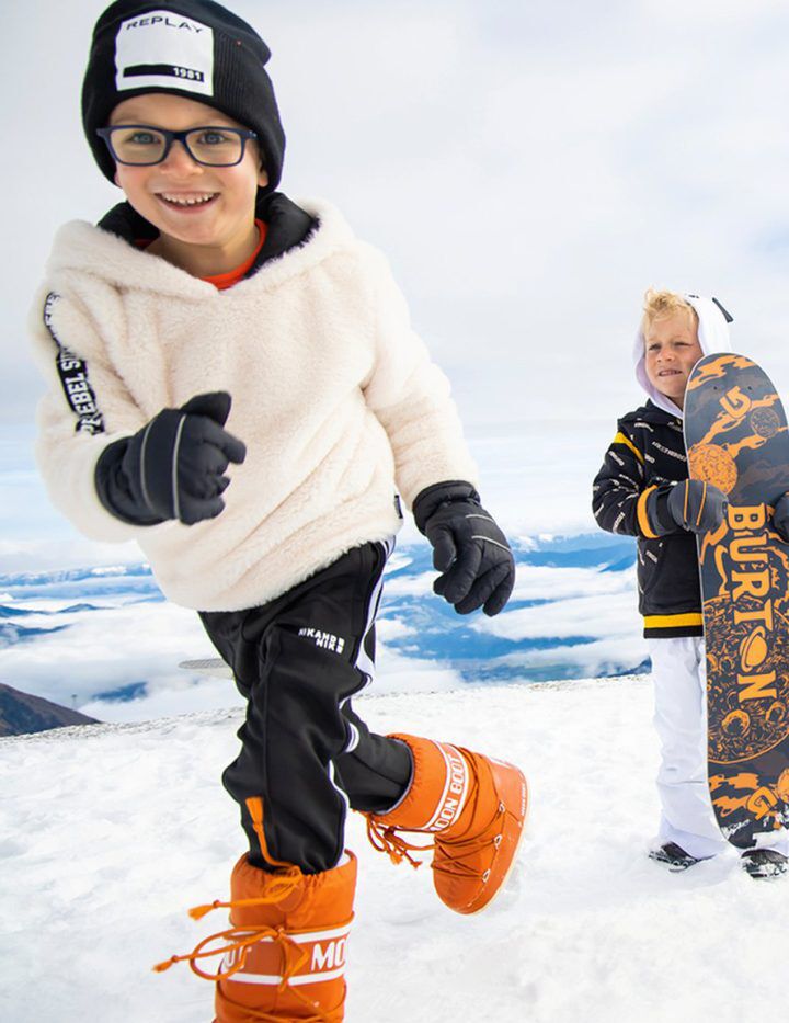 Illustratie bij: Pret op de piste: wintersport kindermode uit Kek Mama 01/2020